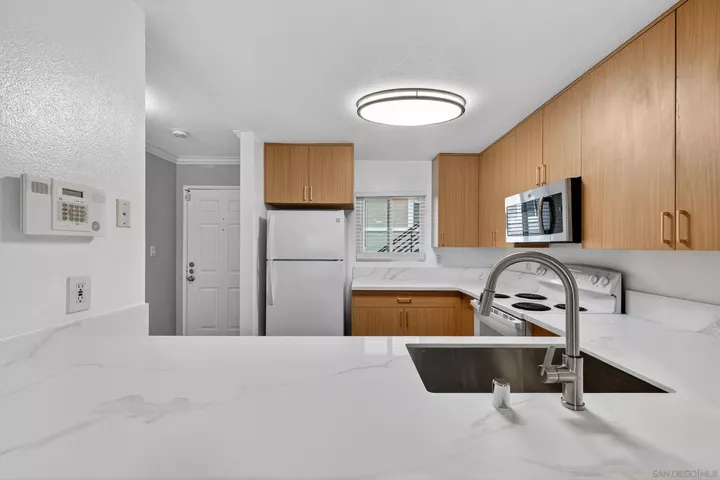 Property Photo:  7545 Charmant Dr 1301  CA 92122 
