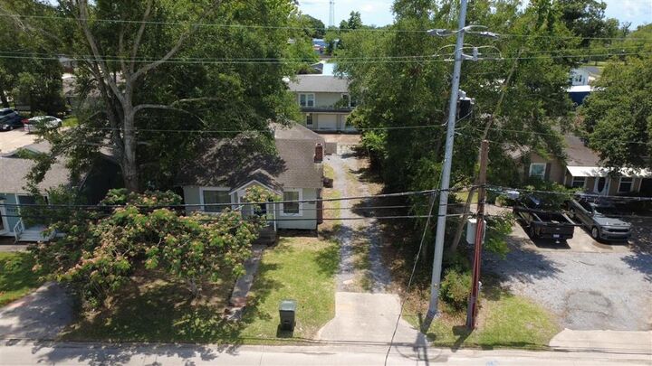 Property Photo: 528 Alamo Street 2 LA 70601