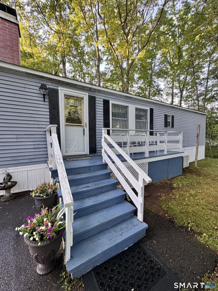 Property Photo:  24 Stonewood Terrace  CT 06066 