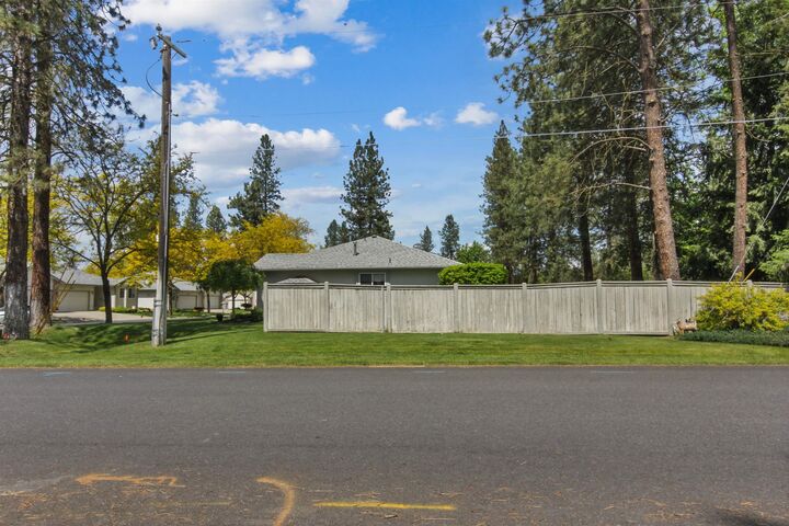 Property Photo:  8402 N Pine Meadows Ln  WA 99026 