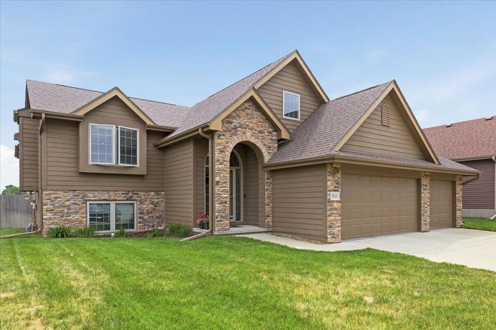 Property Photo:  910 Key  Circle  IA 51510 
