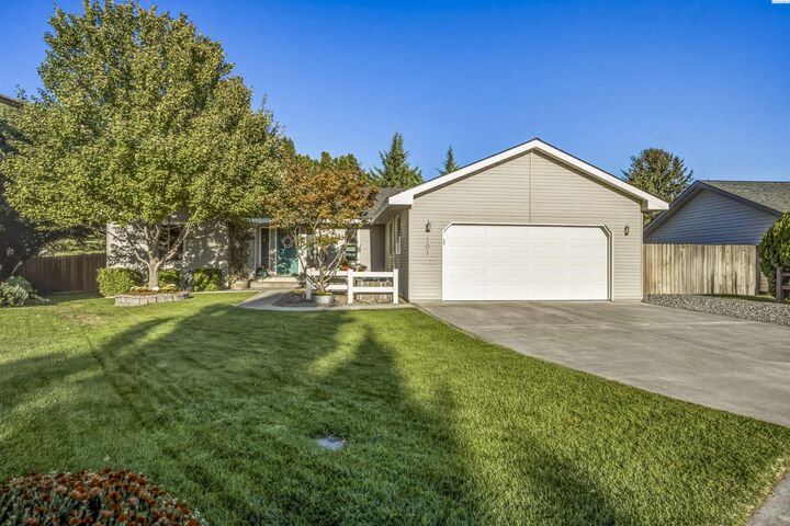 Property Photo: 101 S Sherman Place WA 99336