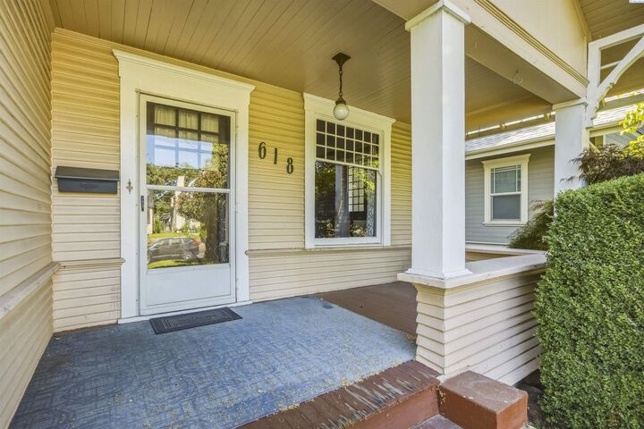 Property Photo:  618 S 2nd Ave  WA 99362 