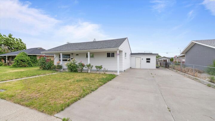Property Photo: 1808 W Nixon St WA 99301