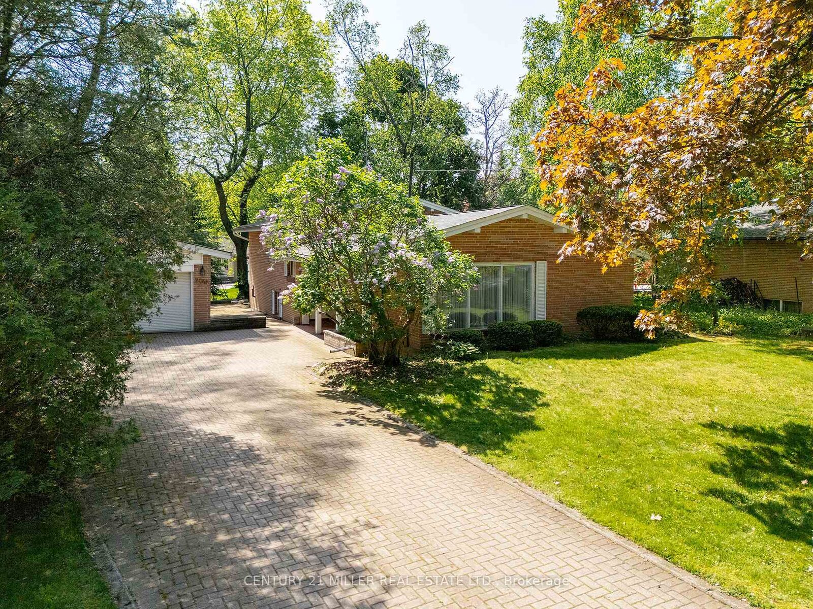 Property Photo:  2048 Elmhurst Avenue  ON L6J 1X1 