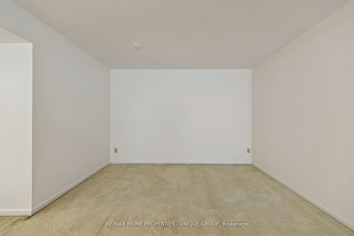 Property Photo: 1300 Bloor Street 1801 ON L4Y 3Z2