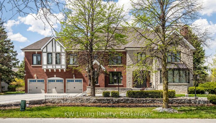 Property Photo: 2 Cortina Court N ON L4B 2G8