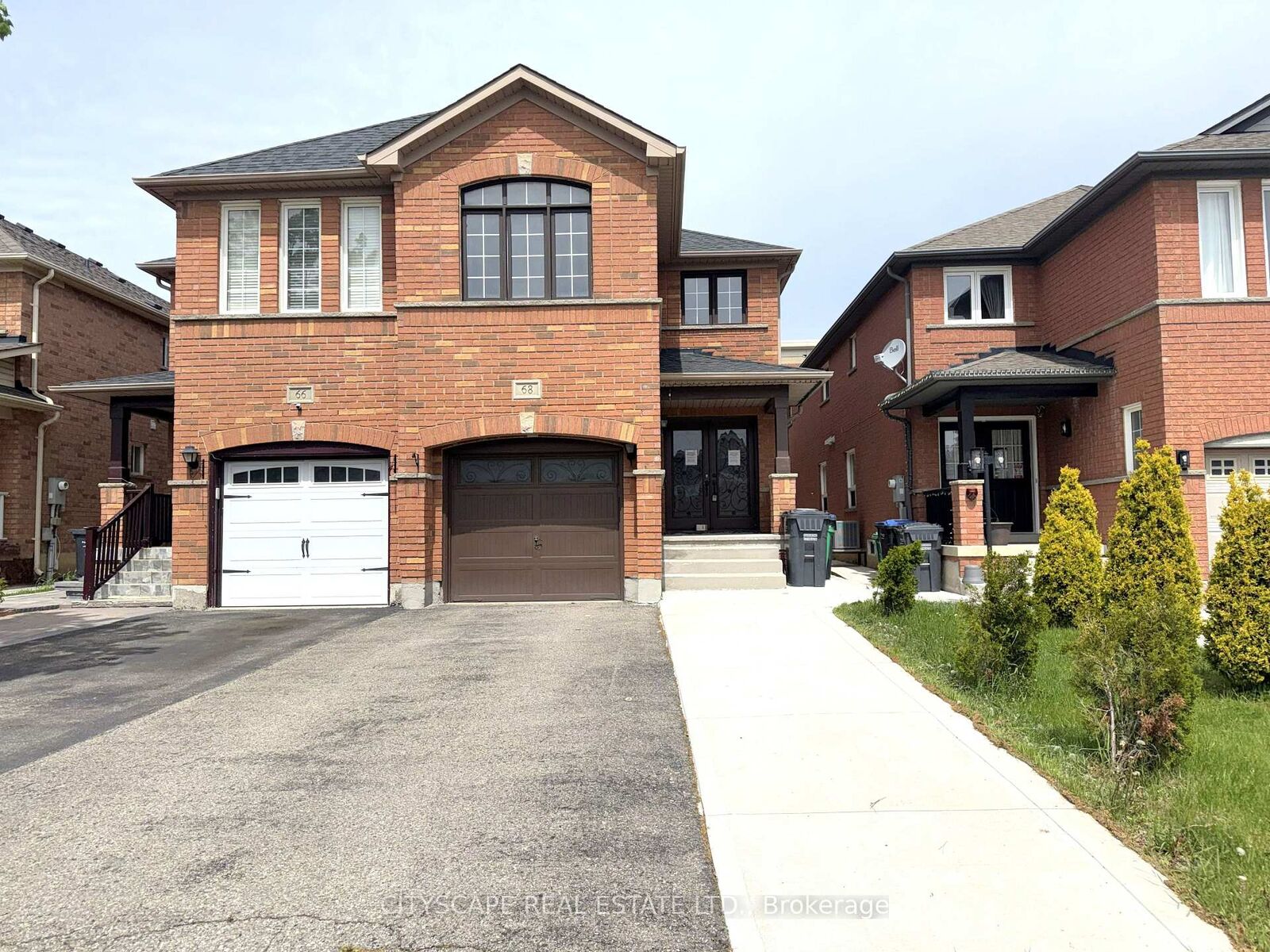 Property Photo: 68 Vintage Gate ON L6X 5C2
