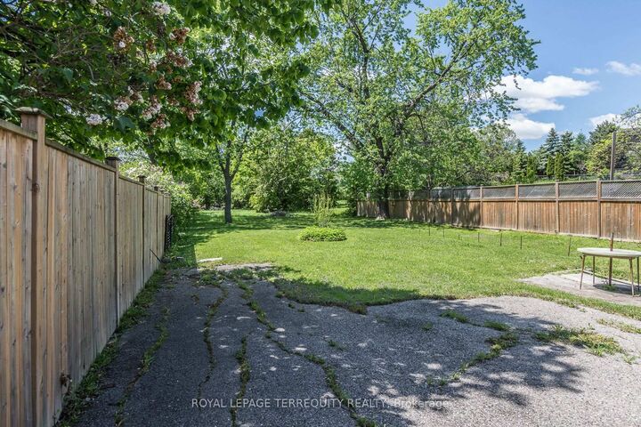 Property Photo: 3056 Parkerhill Road ON L5B 1V5
