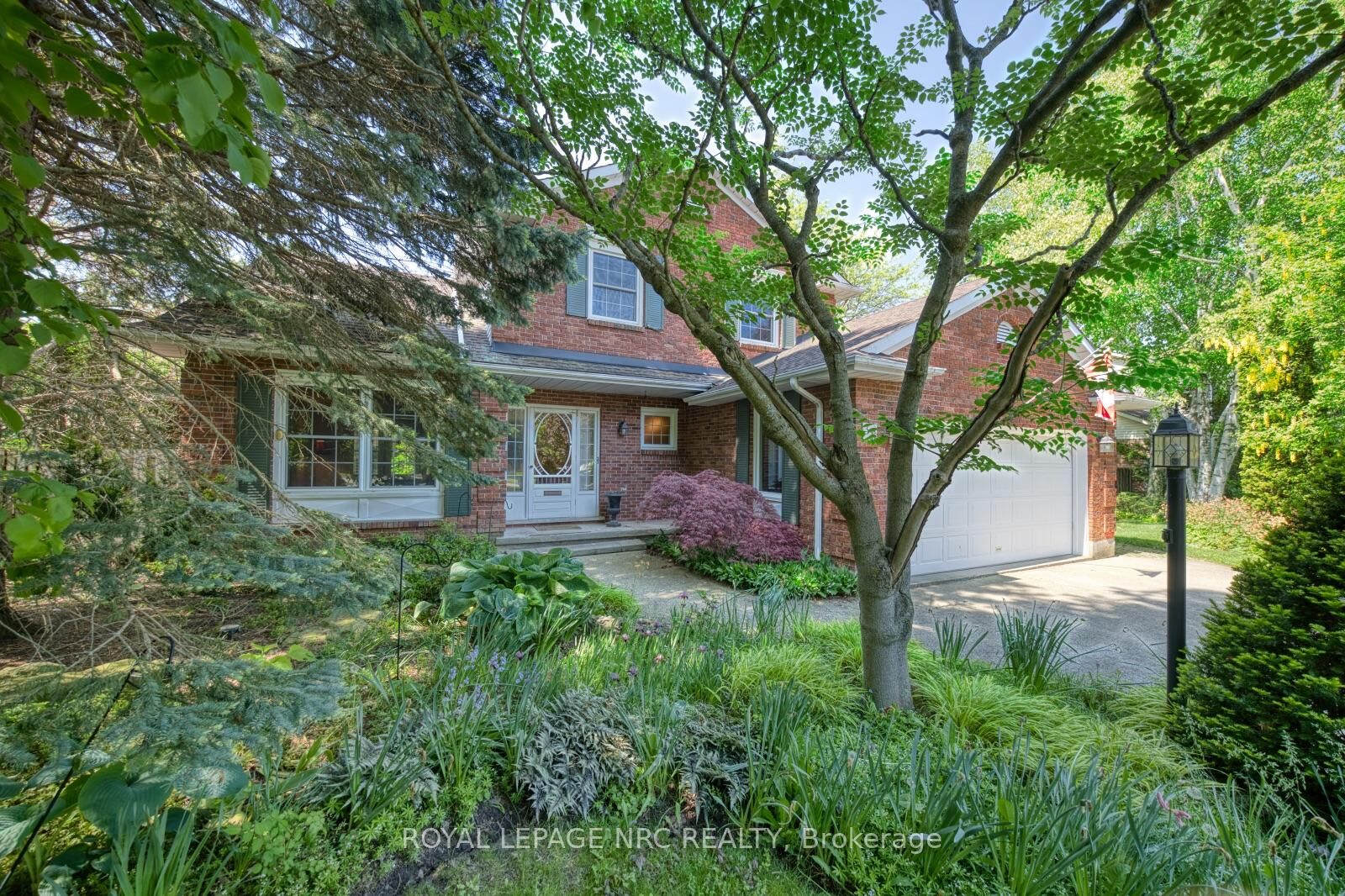 Property Photo: 35 Garrison Village Drive ON L0S 1J0