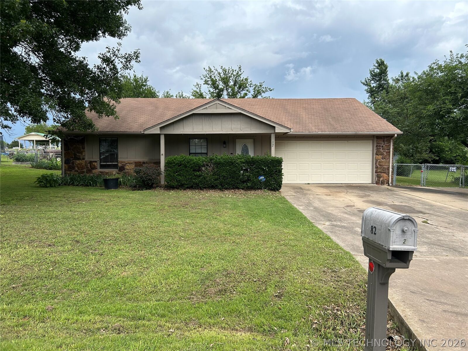 Property Photo:  82 S Gladd Road  OK 74434 