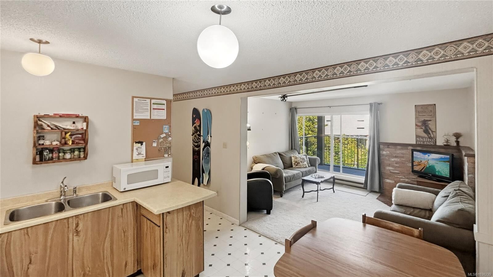 Property Photo: 695 Castle Crag Cres #106 BC V9J 1L0