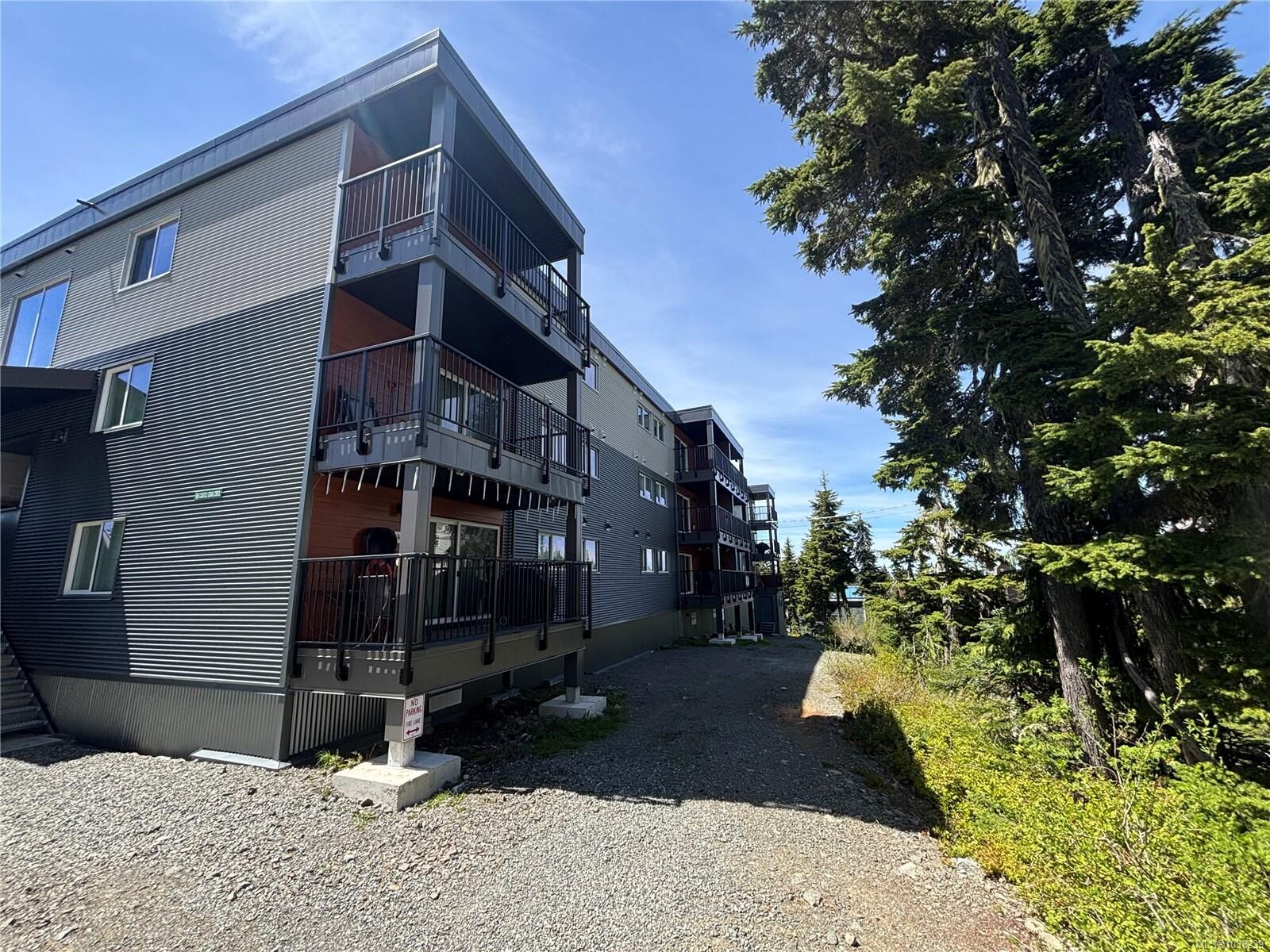 Property Photo: 695 Castle Crag Cres #106 BC V9J 1L0