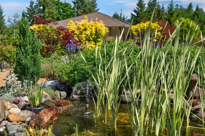 Property Photo: 220 Irene Rd BC V0P 1N0