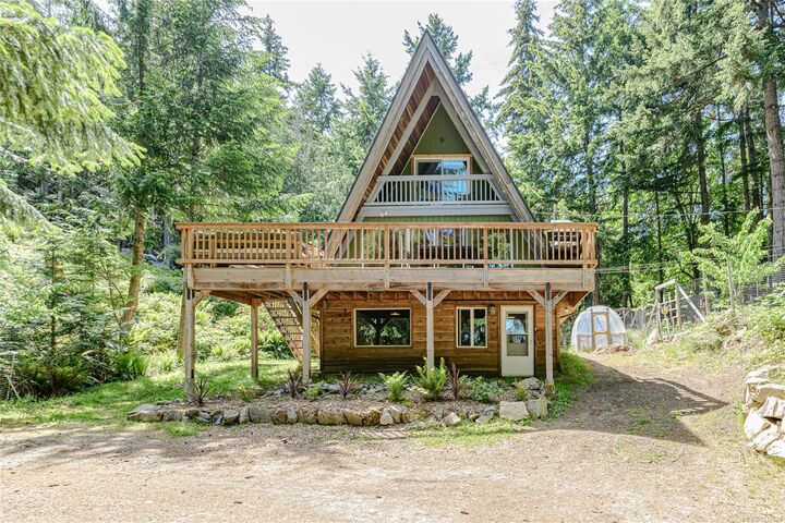 Property Photo: 421 Mt. Belcher Hts BC V8K 2J5