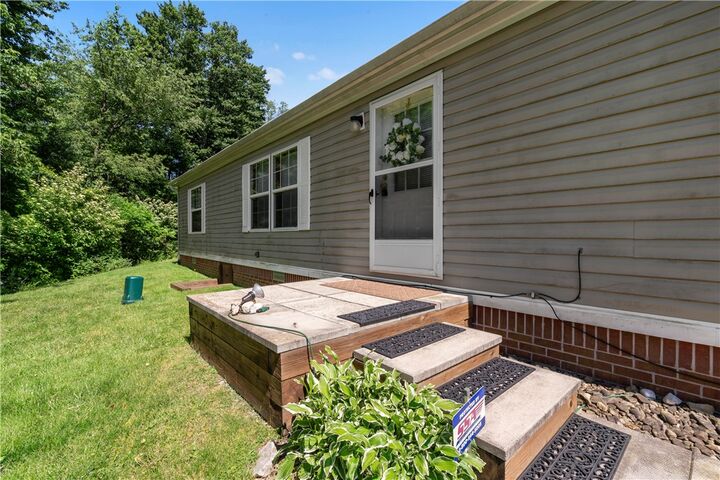 Property Photo:  111 Pembrooke Dr  PA 15626 