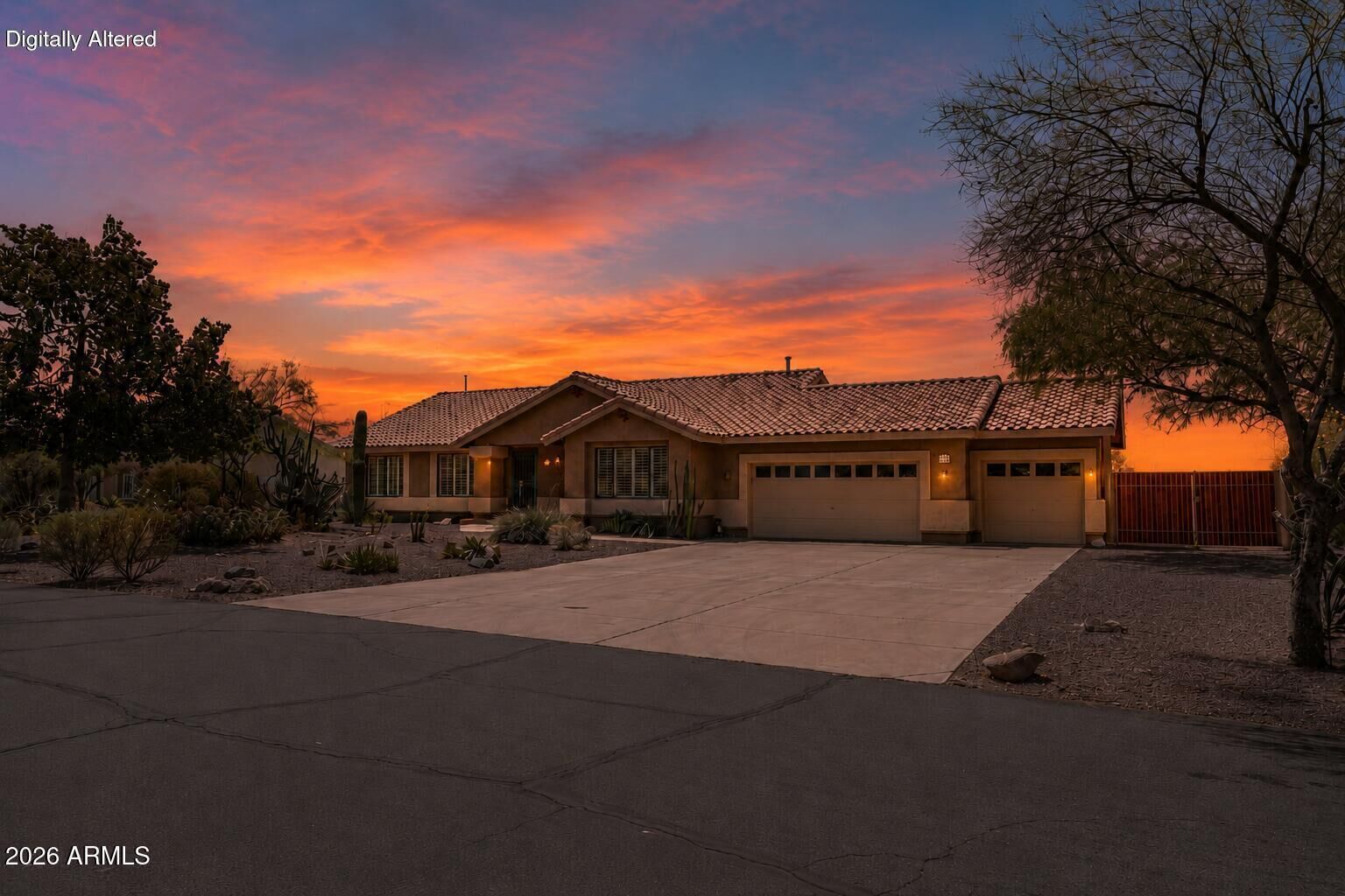 Property Photo: 125 E Blue Eagle Lane AZ 85086