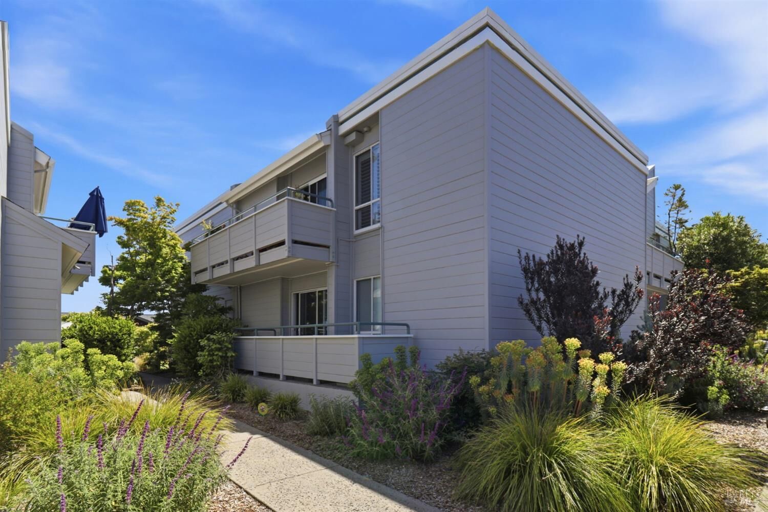 Property Photo:  152 Larkspur Plaza Drive  CA 94939 