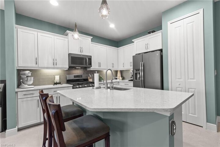 Property Photo:  4610 Waterscape Ln  FL 33966 