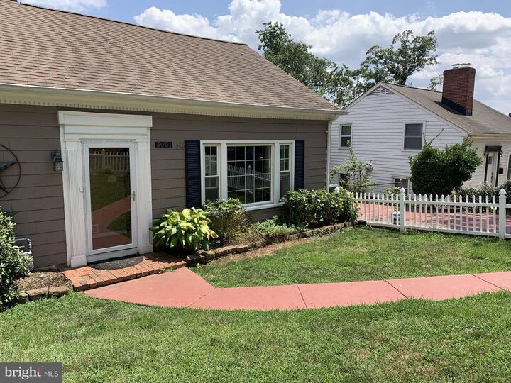 Property Photo:  3001 S Grant Street  VA 22202 
