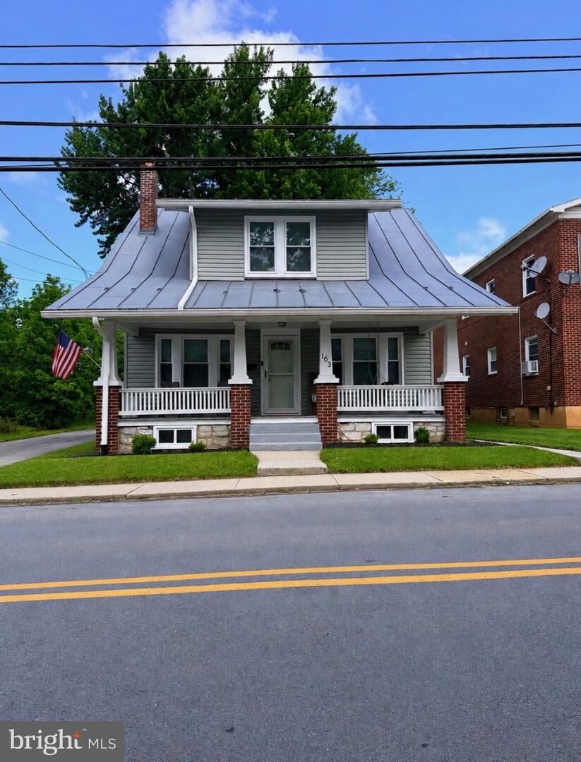 Property Photo:  163 E Derry Road  PA 17033 