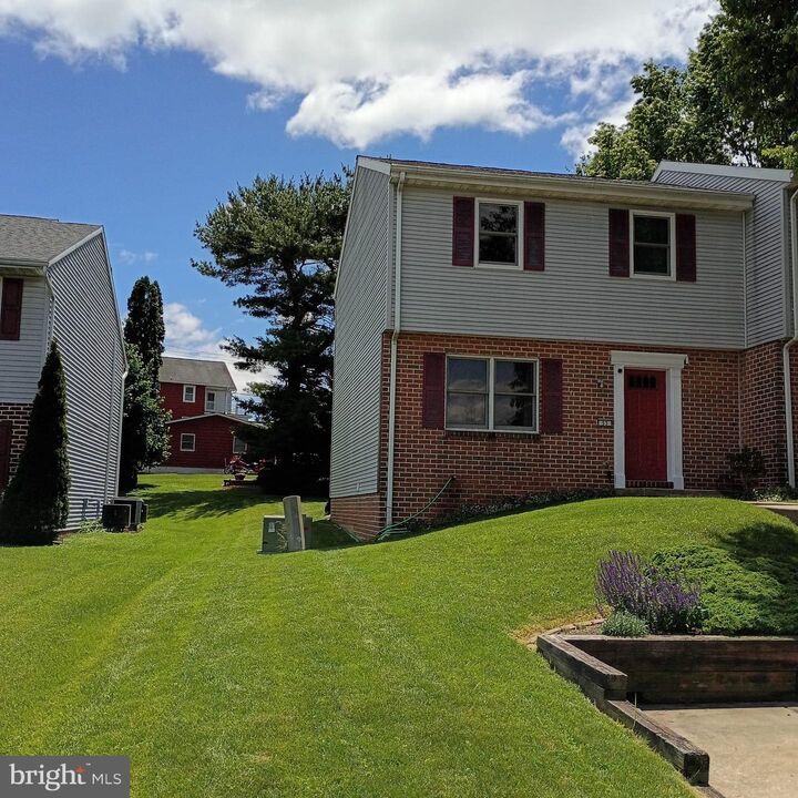 Property Photo: 53 Oriole Drive PA 17522