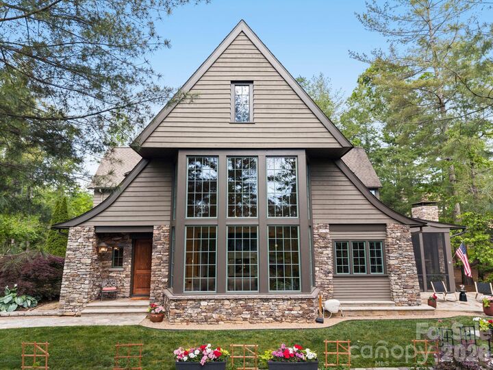 Property Photo:  85 Chauncey Circle  NC 28803 