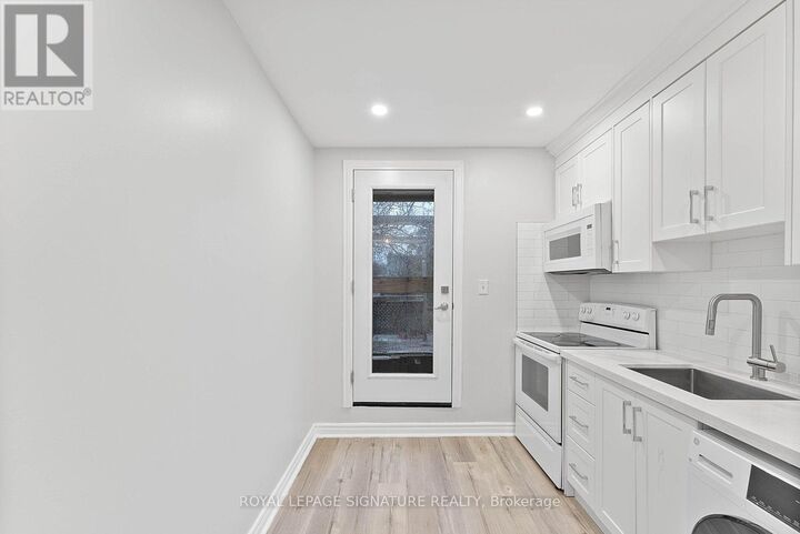 Property Photo:  233 Greenwood Avenue 2  ON M4L 2R4 