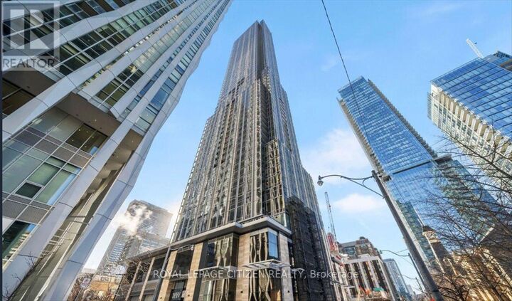 Property Photo:  11 Yorkville Avenue 6007  ON M4W 1L2 