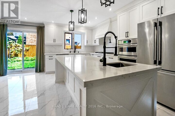 Property Photo: 62 Royal Garden Boulevard ON L4L 7C2