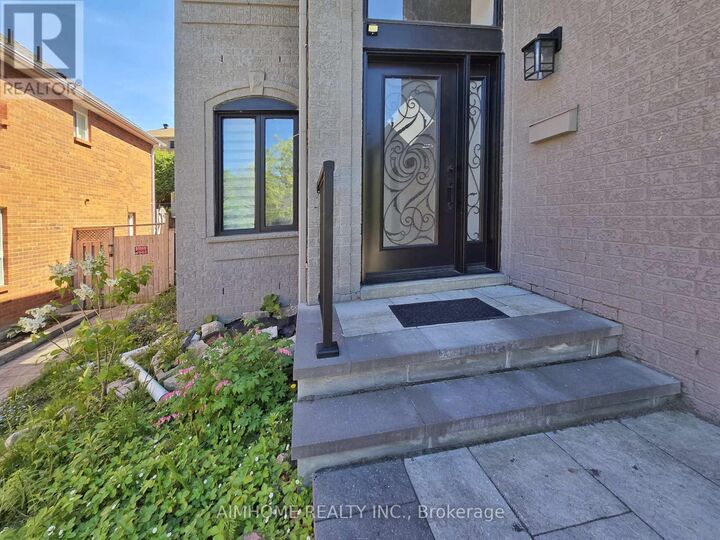 Property Photo: 137 McClellan Way ON L4G 6M5