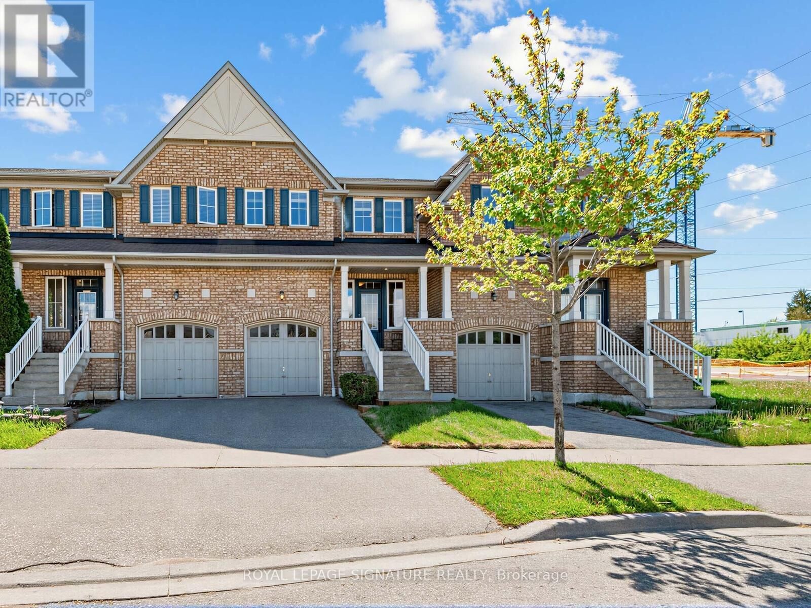 Property Photo: 32 Clarepark Court ON L1Z 0J5