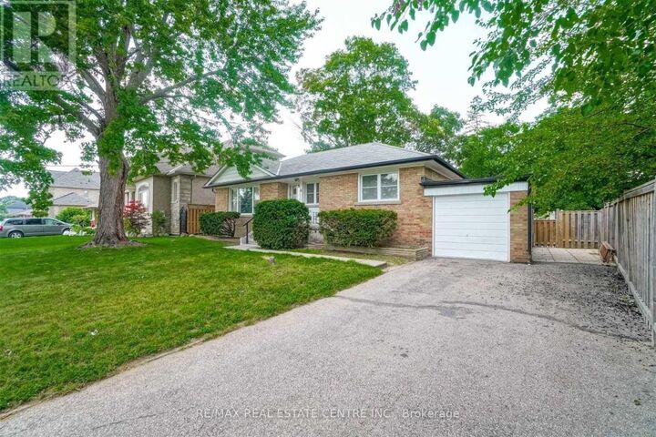 Property Photo: 81 Dunbar Road ON L5B 1G5
