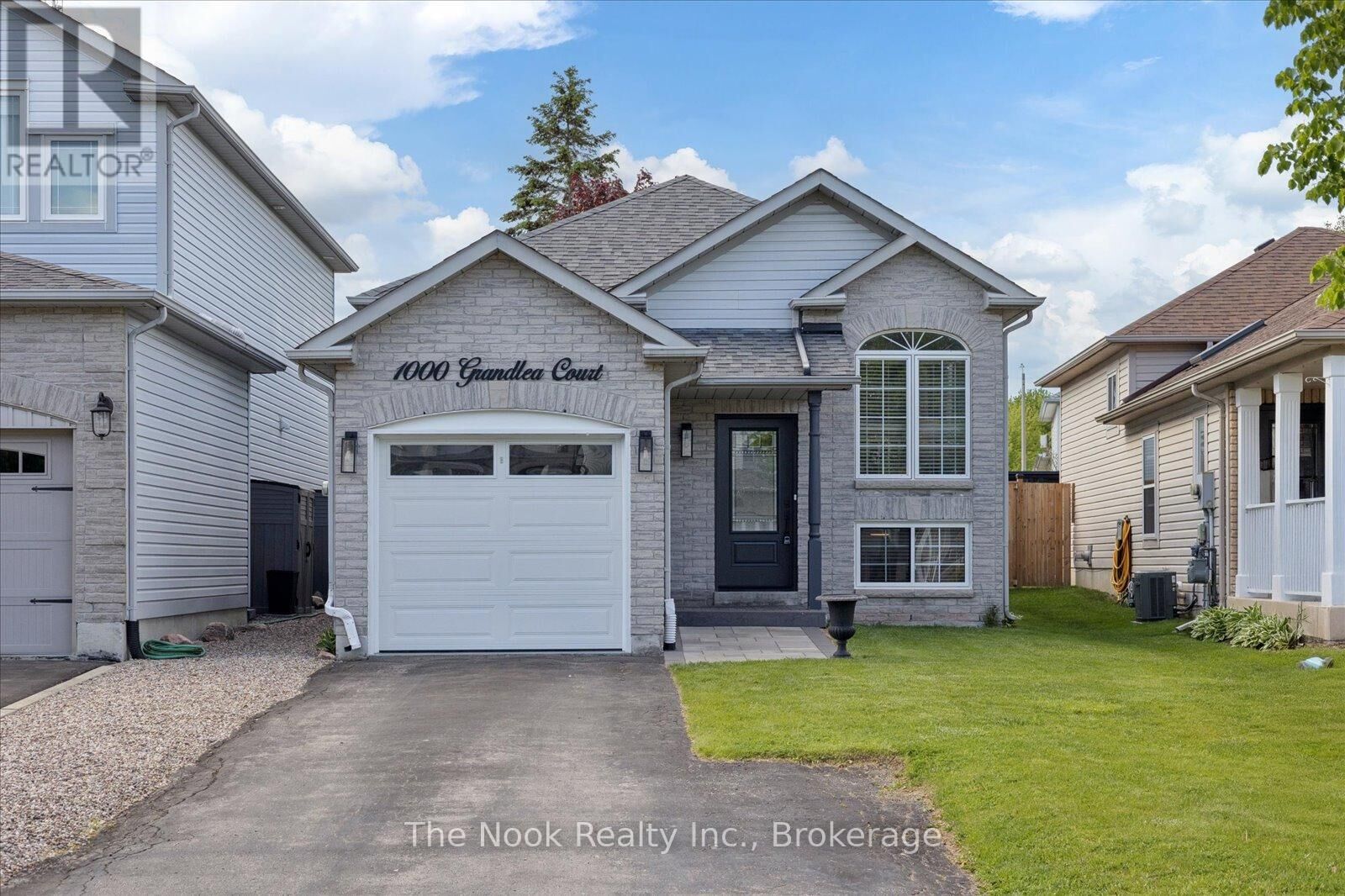 Property Photo:  1000 Grandlea Court  ON L1K 2N1 