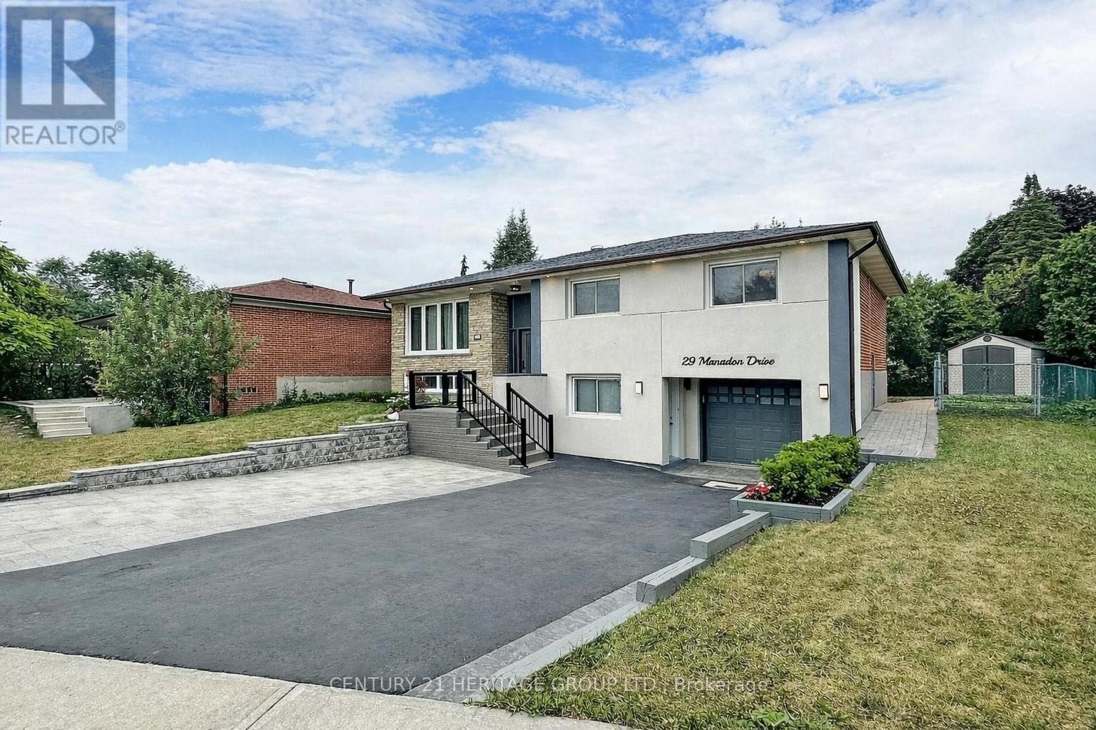 Property Photo:  29 Manadon Drive Lower  ON M2M 1W8 