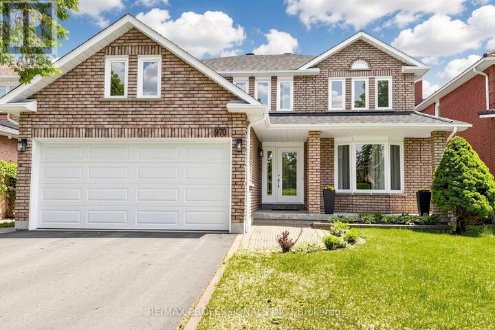 Property Photo: 970 Silversmith Drive ON L5V 1E7