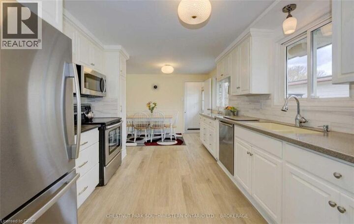 Property Photo: 275 Kingswood Drive Upper ON N2E 1S1