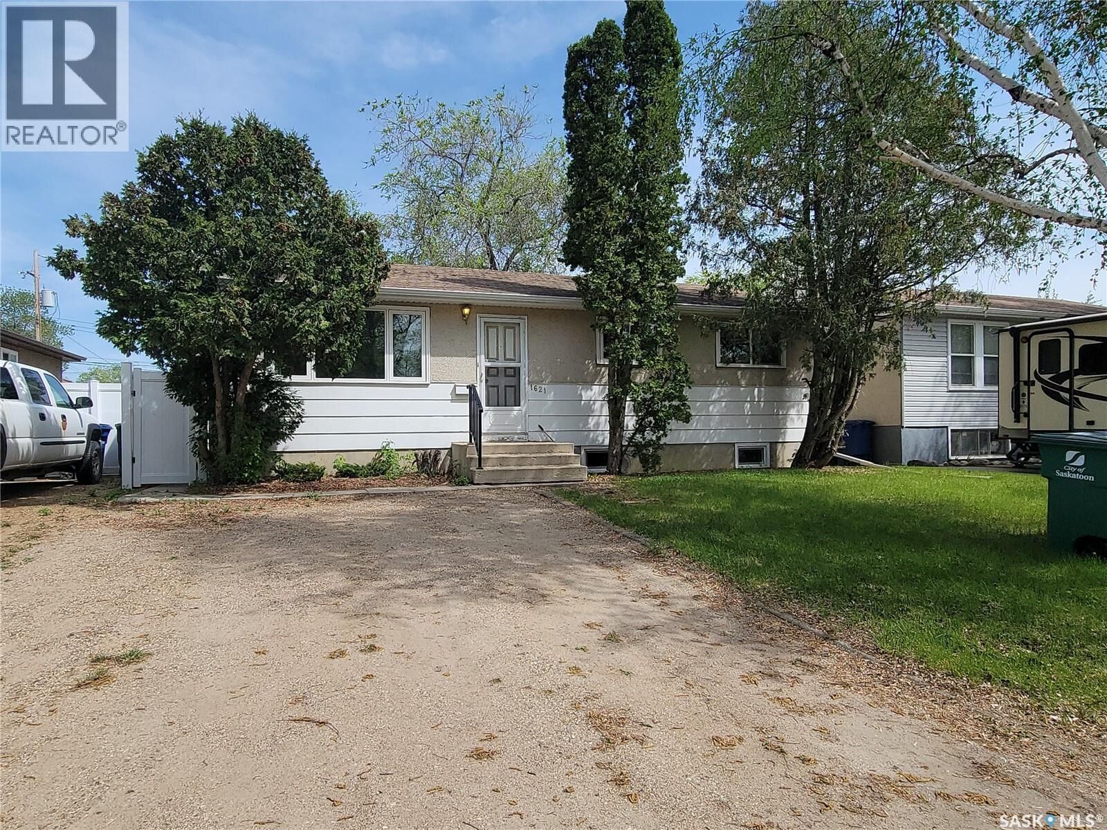Property Photo:  1621 Greig Avenue  SK S7N 2K1 
