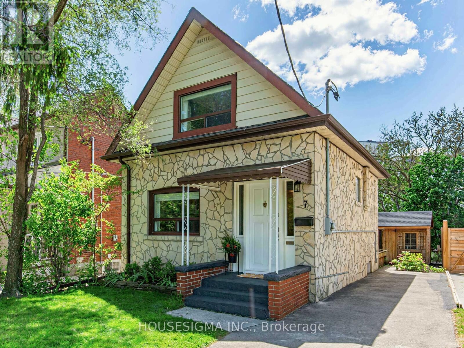 Property Photo:  7 Humber Hill Avenue  ON M6S 4R9 