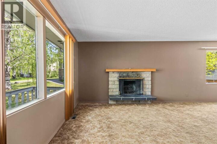 Property Photo:  204 Dalgetty Bay Northwest  AB T3A 1K1 