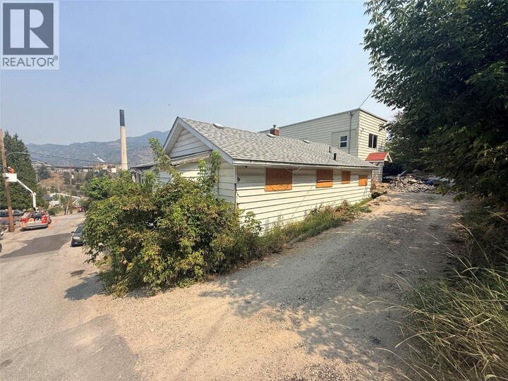 Property Photo: 304 McAnally Street BC V1R 3R4