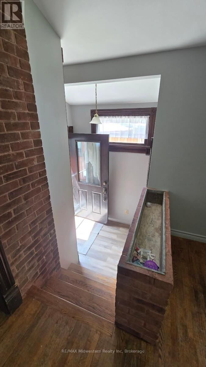Property Photo: 545 Inkerman Street East 2 ON N4W 2N8