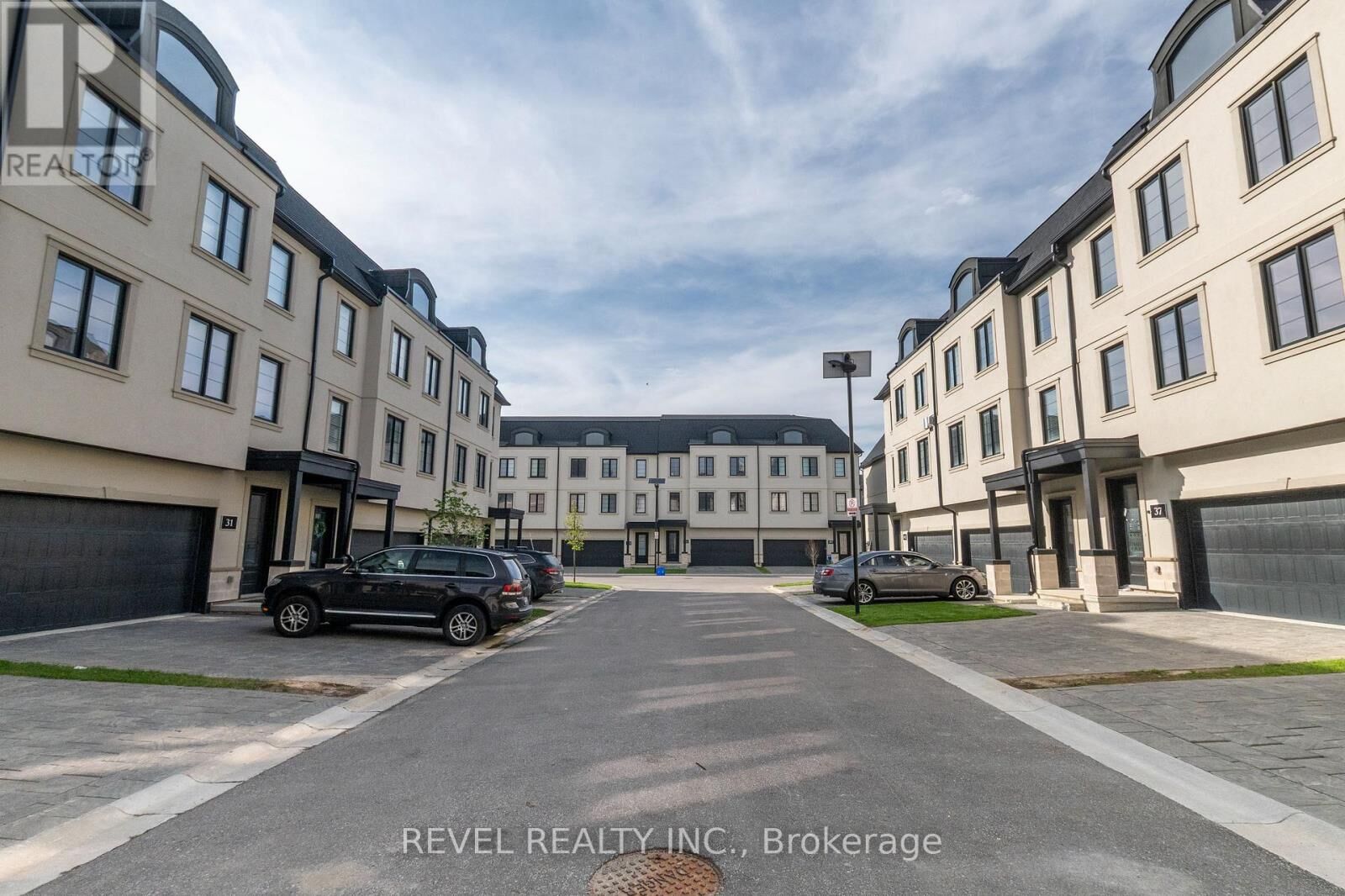 Property Photo: 435 Callaway Road 39 ON N6G 2N1