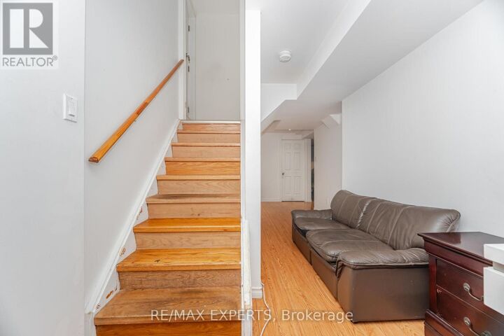 Property Photo:  82 Twin Pines Crescent North  ON L7A 1M8 