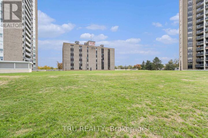 Property Photo: 1380 Prince Of Wales Drive 2502 ON K2C 3N5