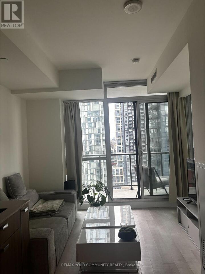 Property Photo:  290 Adelaide Street West 2102  ON M5V 0P3 