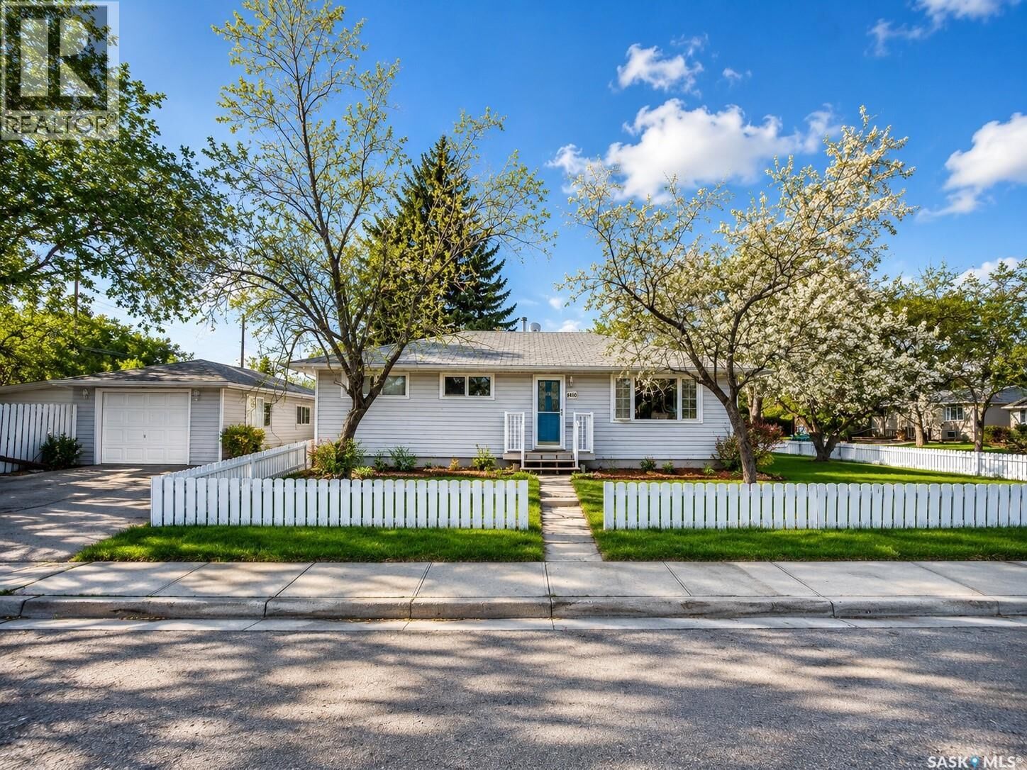 Property Photo:  1410 4th Avenue N  SK S4R 0T1 