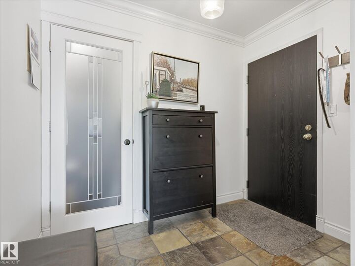Property Photo:  10003 87 Avenue NW 301  AB T6E 2P1 