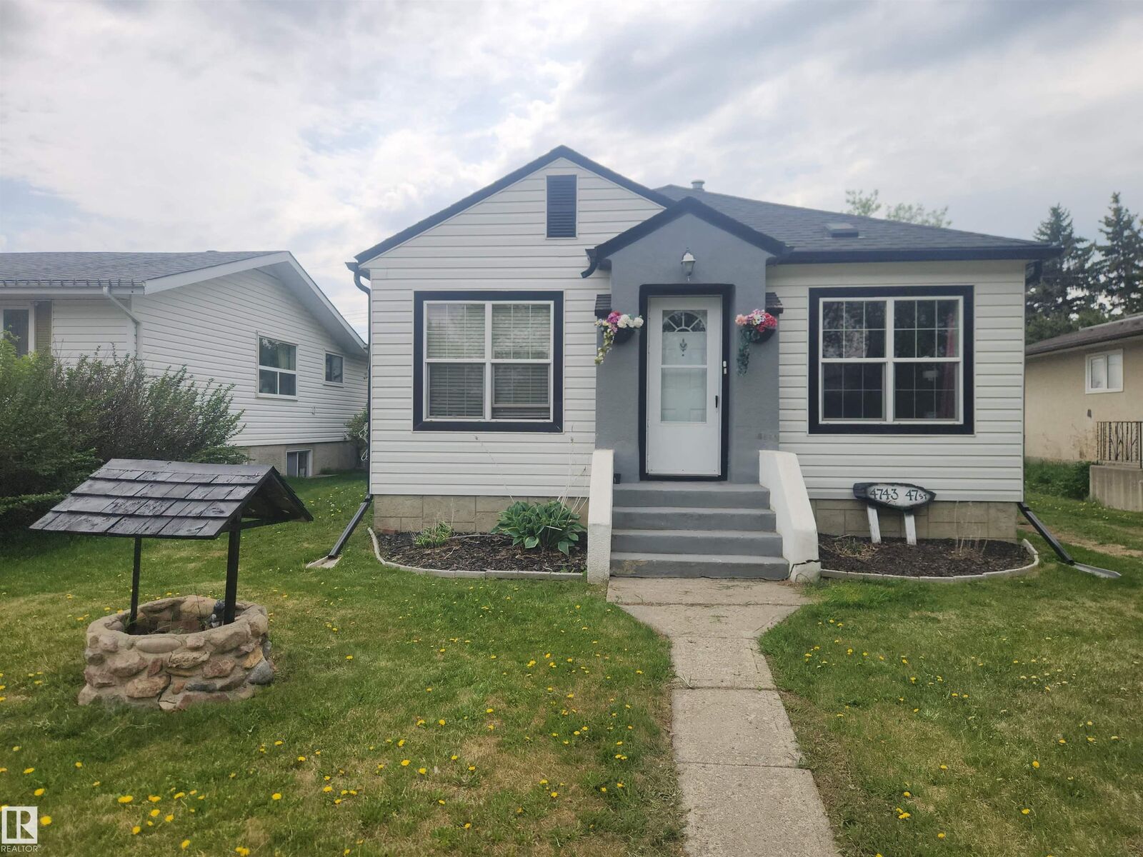 Property Photo:  4743 47 Street  AB T0E 1V0 