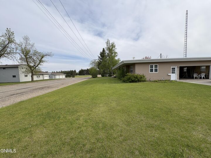 Property Photo:  121 4th Street  ND 58433 